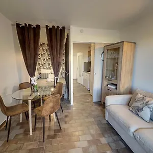 https://5-avenue-de-la-gavine-residence-hyeres-parc.aixenprovencehotels.org